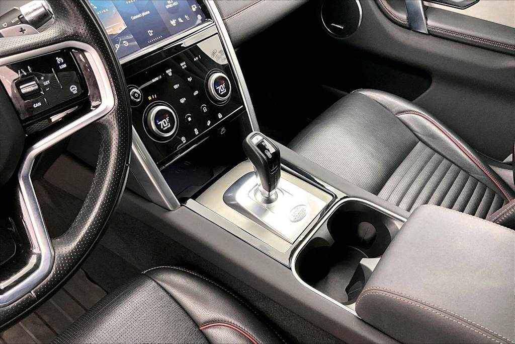 Thumbnail: 2022 Land Rover Discovery Sport - 17