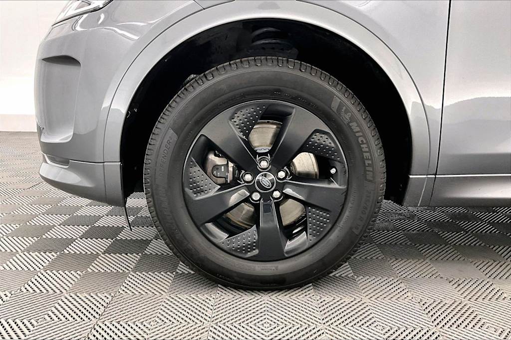 Thumbnail: 2022 Land Rover Discovery Sport - 8