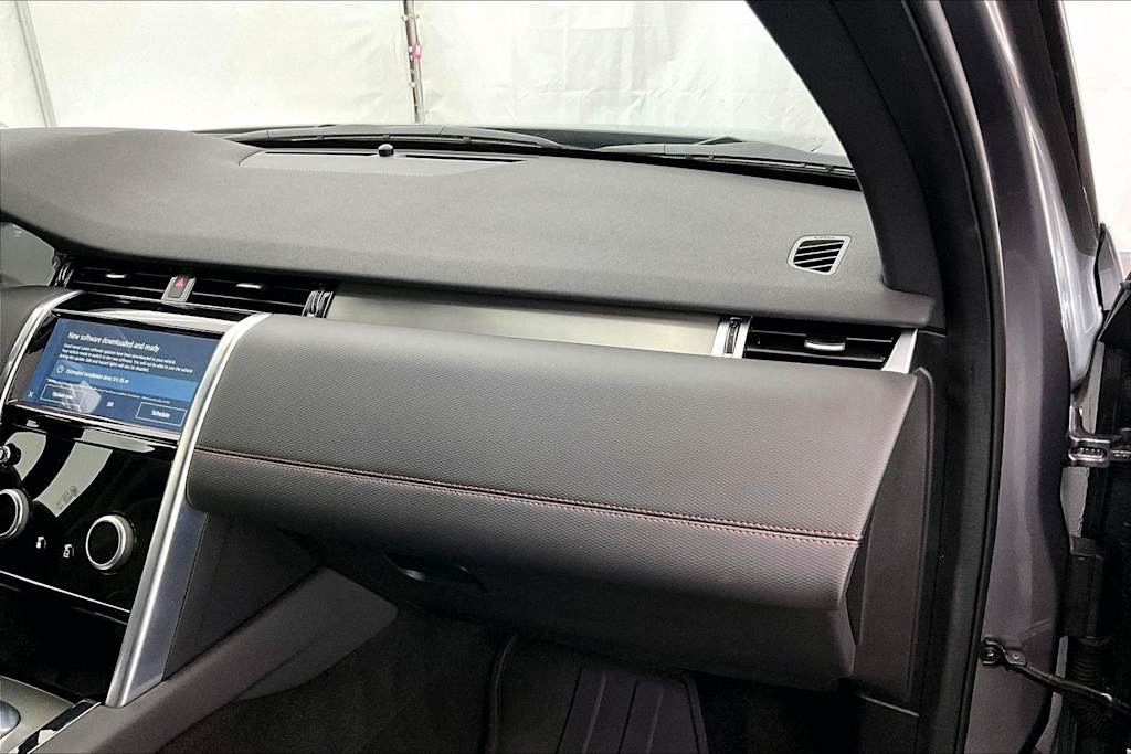 Thumbnail: 2022 Land Rover Discovery Sport - 24