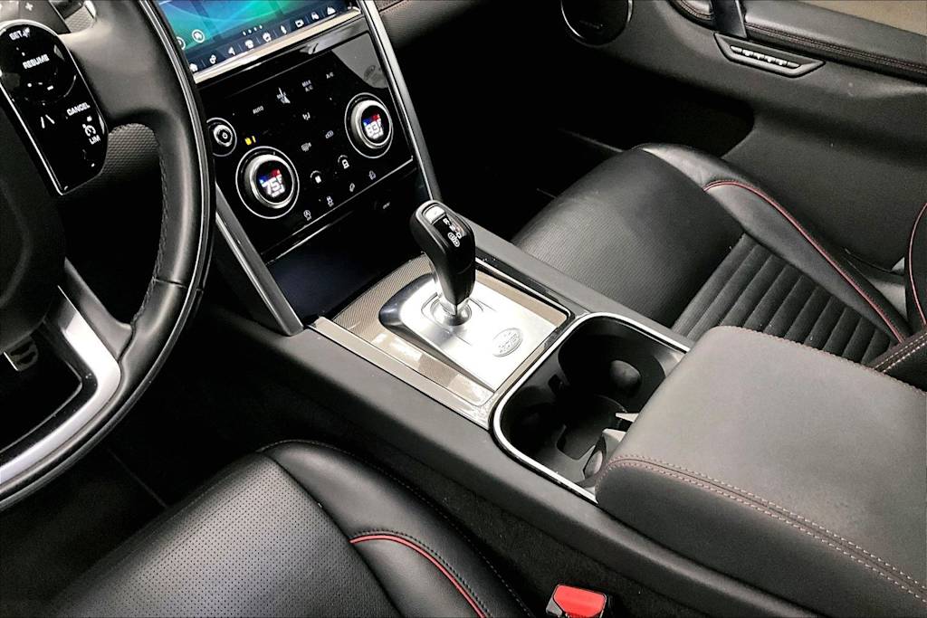 Thumbnail: 2020 Land Rover Discovery Sport - 17