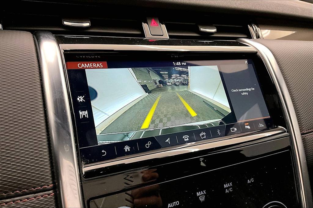 Thumbnail: 2020 Land Rover Discovery Sport - 16