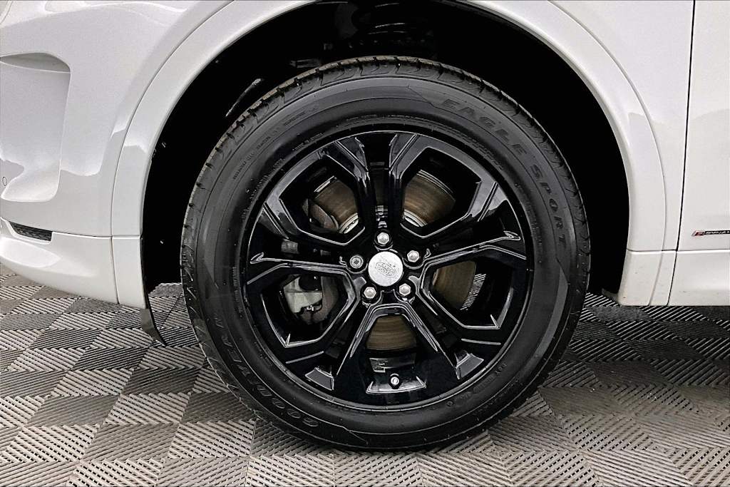 Thumbnail: 2020 Land Rover Discovery Sport - 8