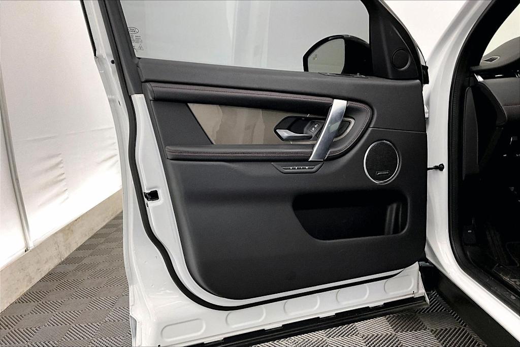 Thumbnail: 2020 Land Rover Discovery Sport - 27