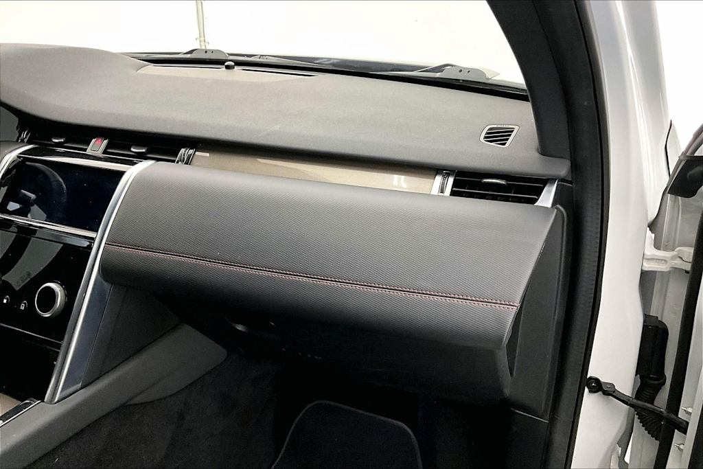 Thumbnail: 2020 Land Rover Discovery Sport - 24