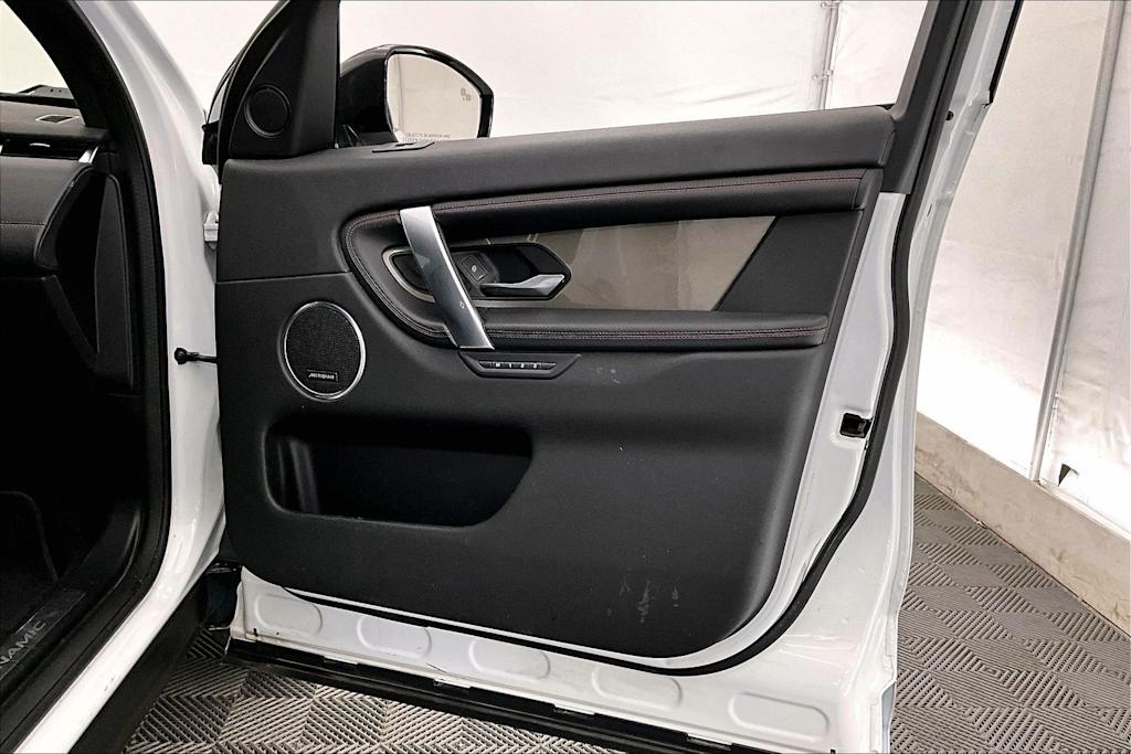 Thumbnail: 2020 Land Rover Discovery Sport - 28