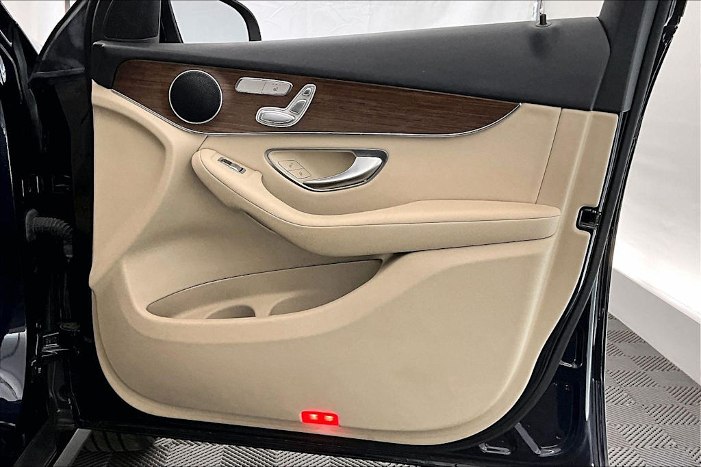 Thumbnail: 2022 Mercedes-Benz GLC - 28