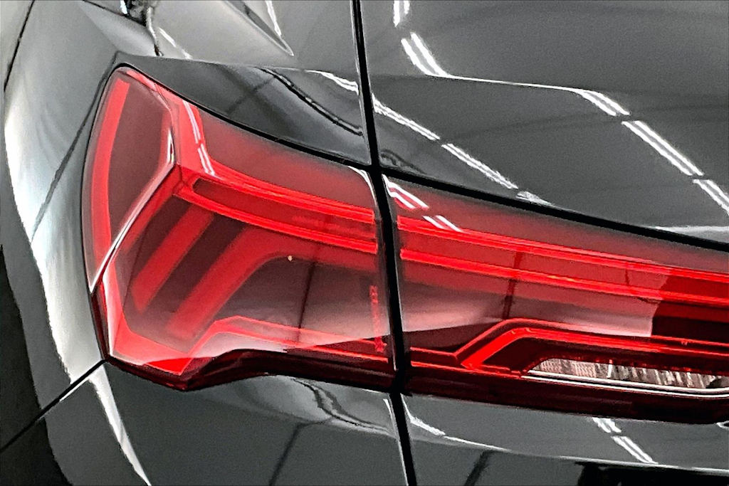 Thumbnail: 2020 Audi Q3 - 32