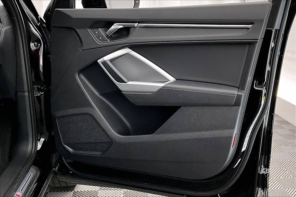 Thumbnail: 2020 Audi Q3 - 28