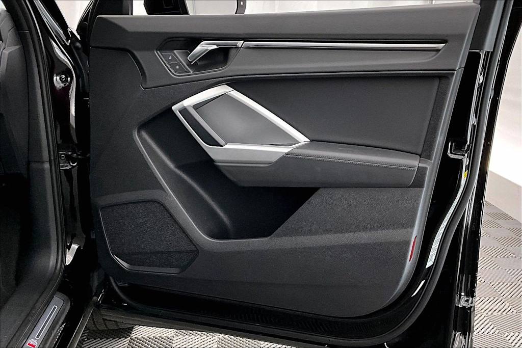 Thumbnail: 2020 Audi Q3 - 28
