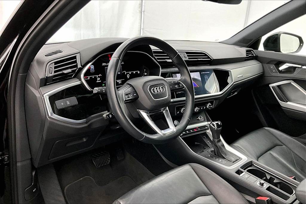 Thumbnail: 2020 Audi Q3 - 2