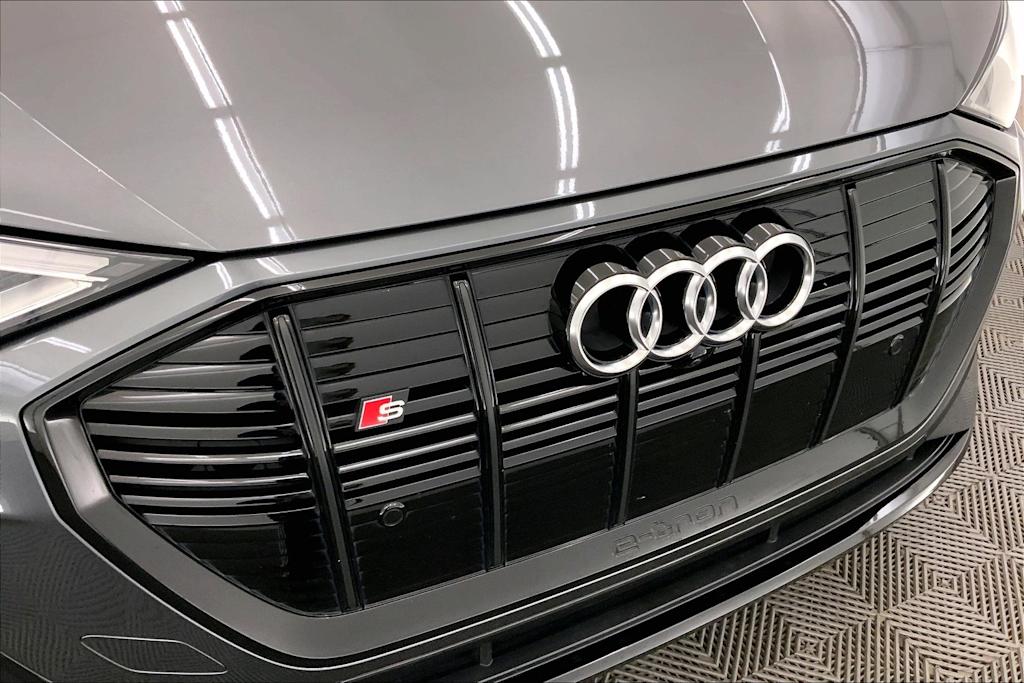Thumbnail: 2022 Audi e-tron S - 33
