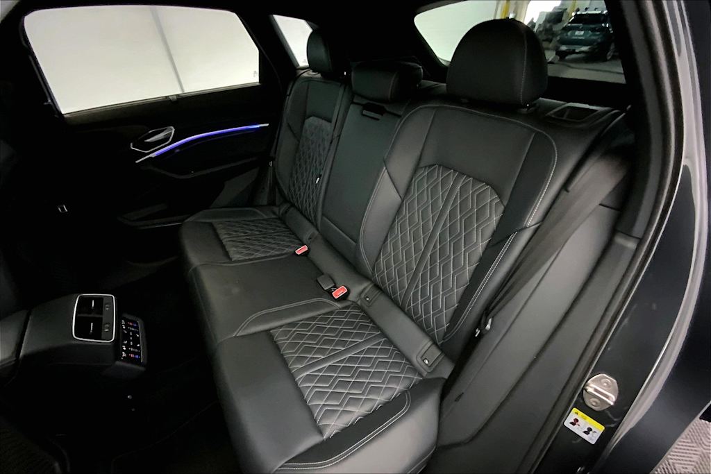 Thumbnail: 2022 Audi e-tron S - 29