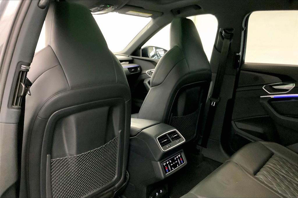 Thumbnail: 2022 Audi e-tron S - 13