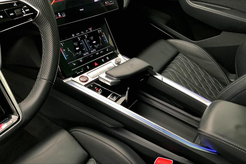 Thumbnail: 2022 Audi e-tron S - 16