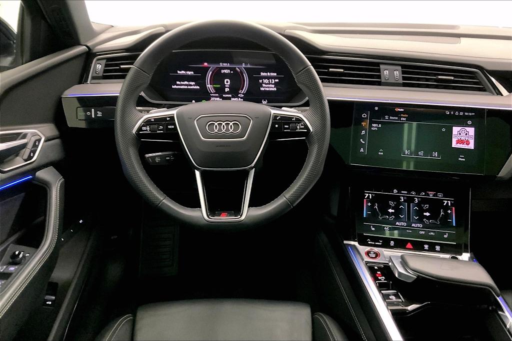 Thumbnail: 2022 Audi e-tron S - 14