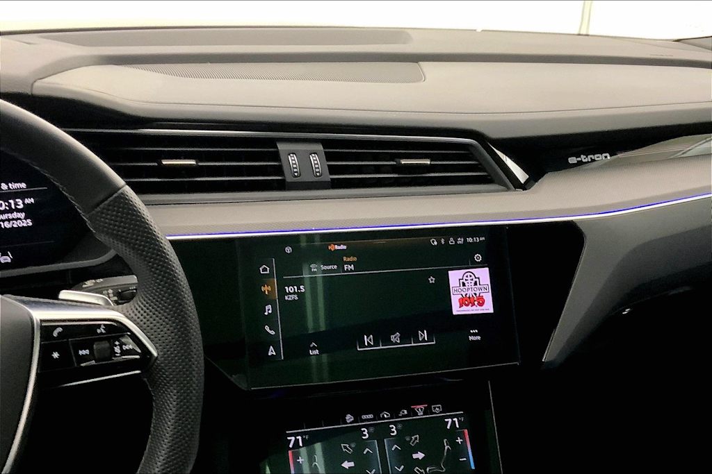 Thumbnail: 2022 Audi e-tron S - 15