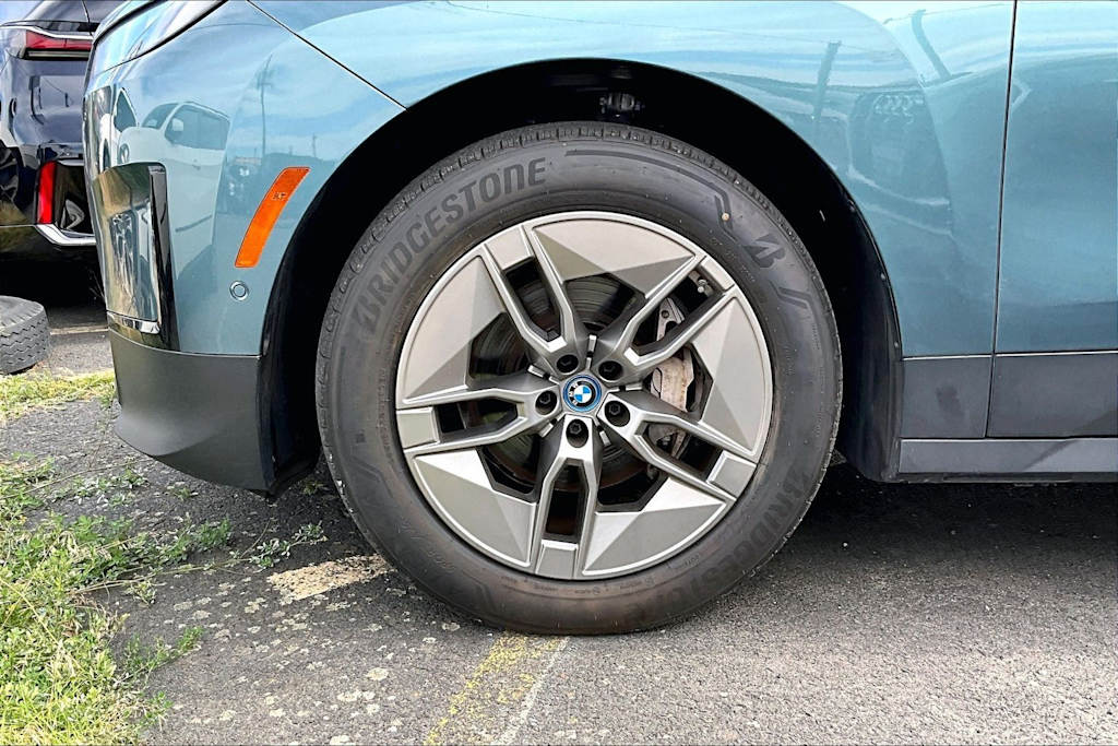 Thumbnail: 2023 BMW iX - 7