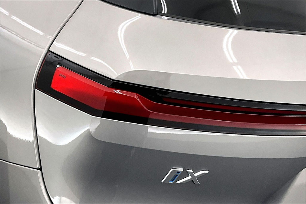 Thumbnail: 2023 BMW iX - 31
