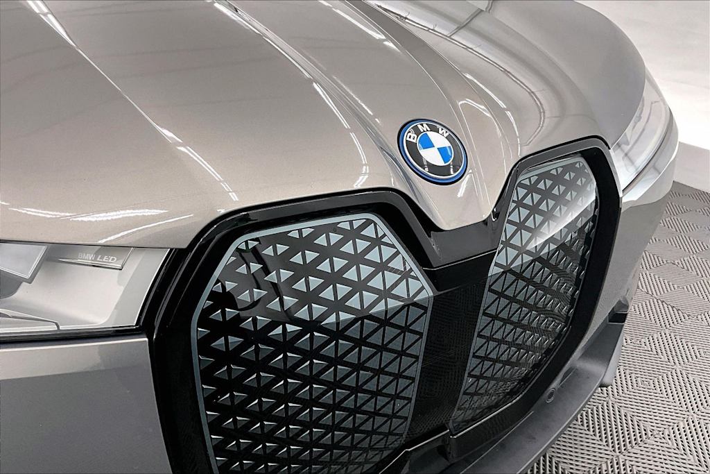 Thumbnail: 2023 BMW iX - 32