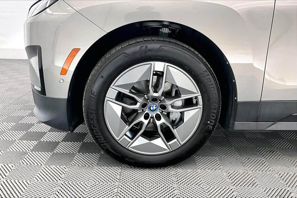 Thumbnail: 2023 BMW iX - 8