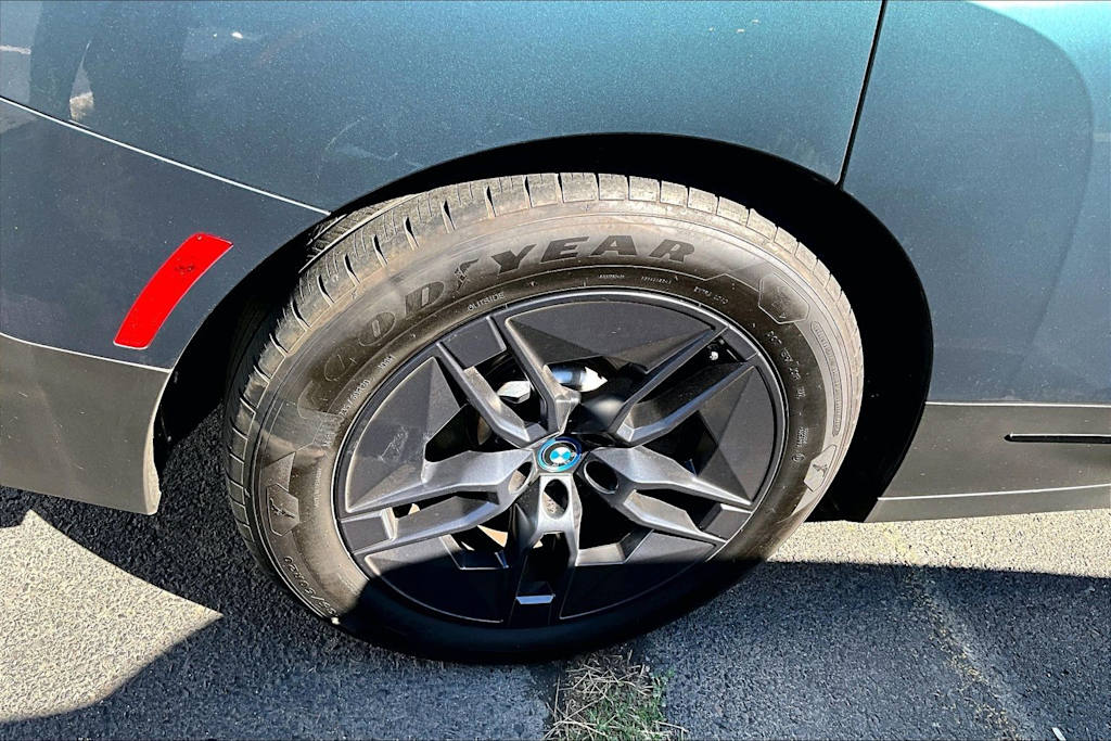 Thumbnail: 2023 BMW iX - 21