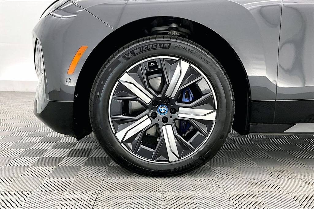 Thumbnail: 2024 BMW iX - 8