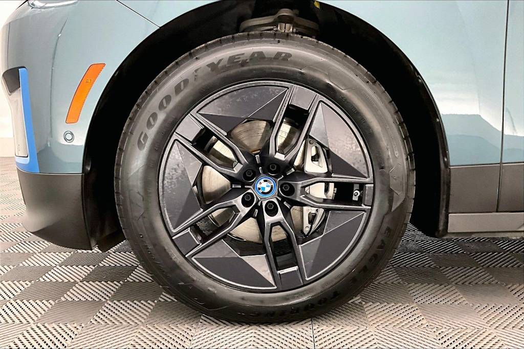 Thumbnail: 2023 BMW iX - 8