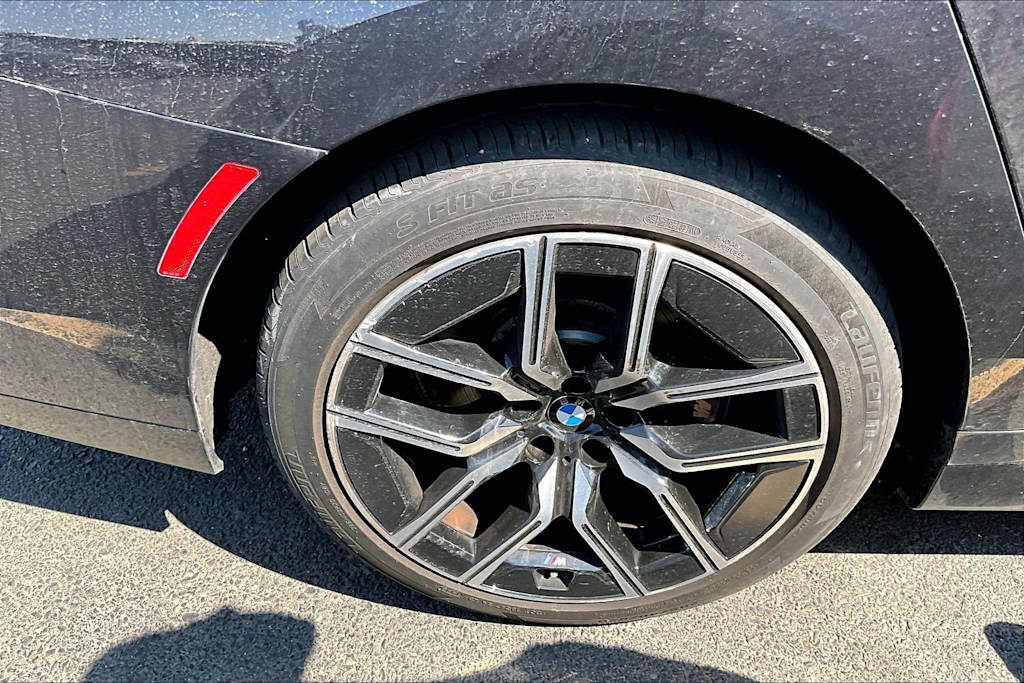 Thumbnail: 2023 BMW 7 Series - 21
