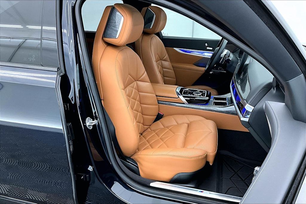 Thumbnail: 2023 BMW 7 Series - 12
