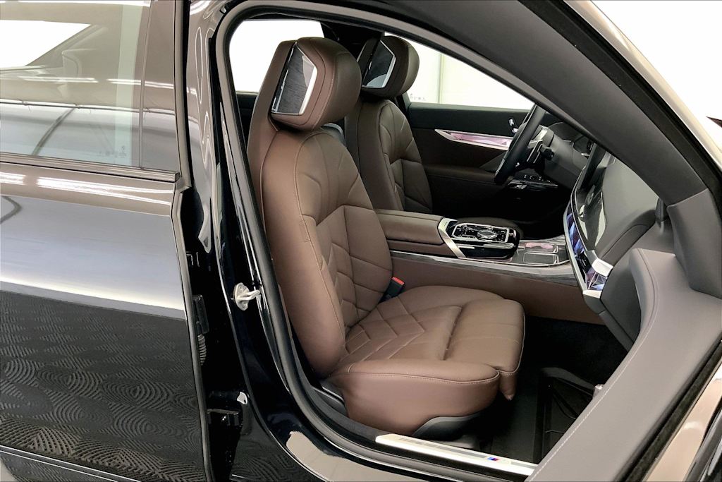 Thumbnail: 2024 BMW 7 Series - 12