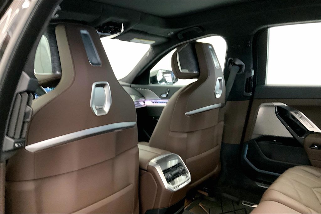 Thumbnail: 2024 BMW 7 Series - 13