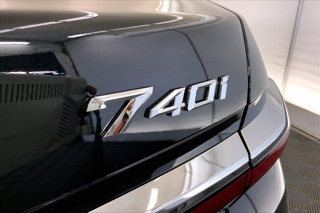 Thumbnail: 2024 BMW 7 Series - 7