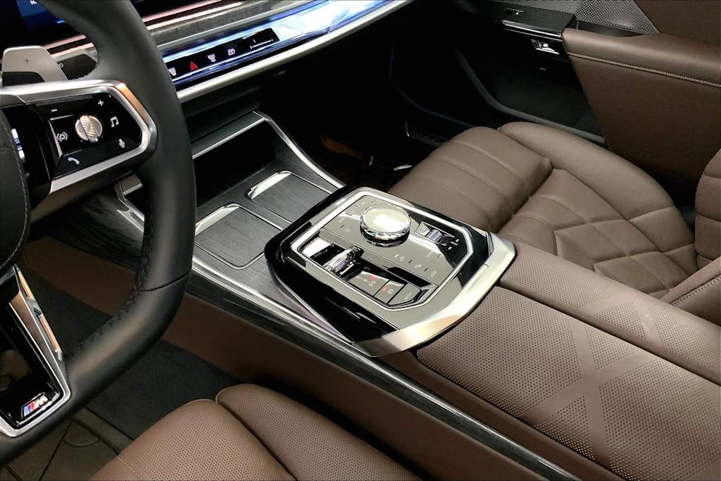 Thumbnail: 2024 BMW 7 Series - 16