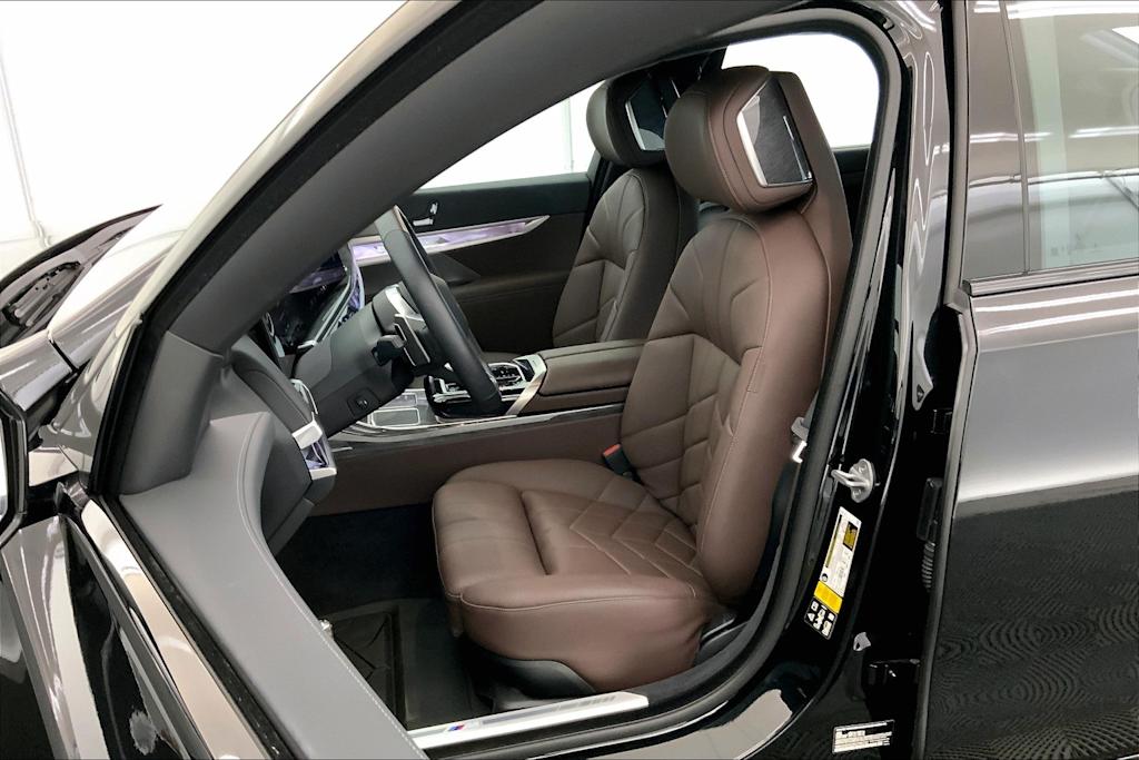 Thumbnail: 2024 BMW 7 Series - 11