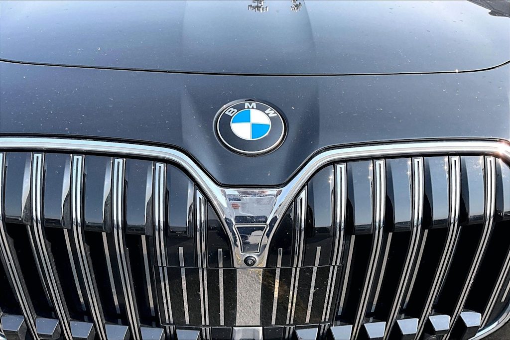 Thumbnail: 2024 BMW 7 Series - 18