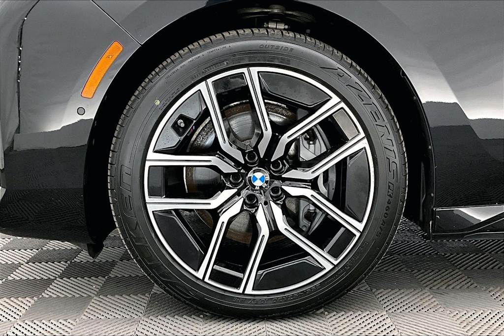 Thumbnail: 2024 BMW 7 Series - 7