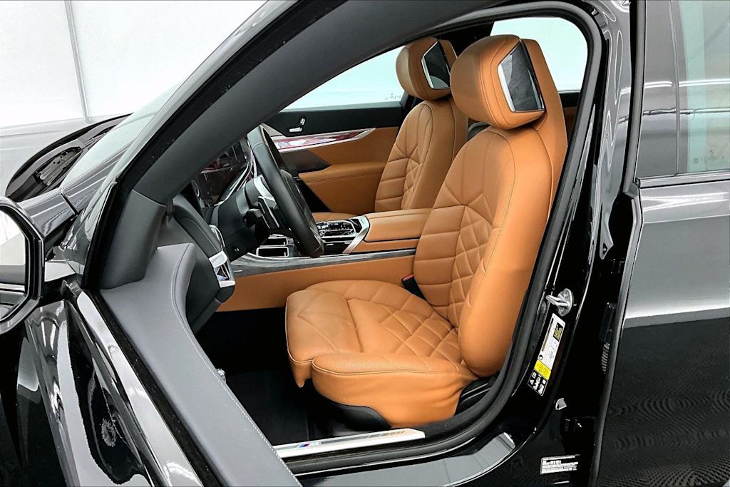 Thumbnail: 2024 BMW 7 Series - 10