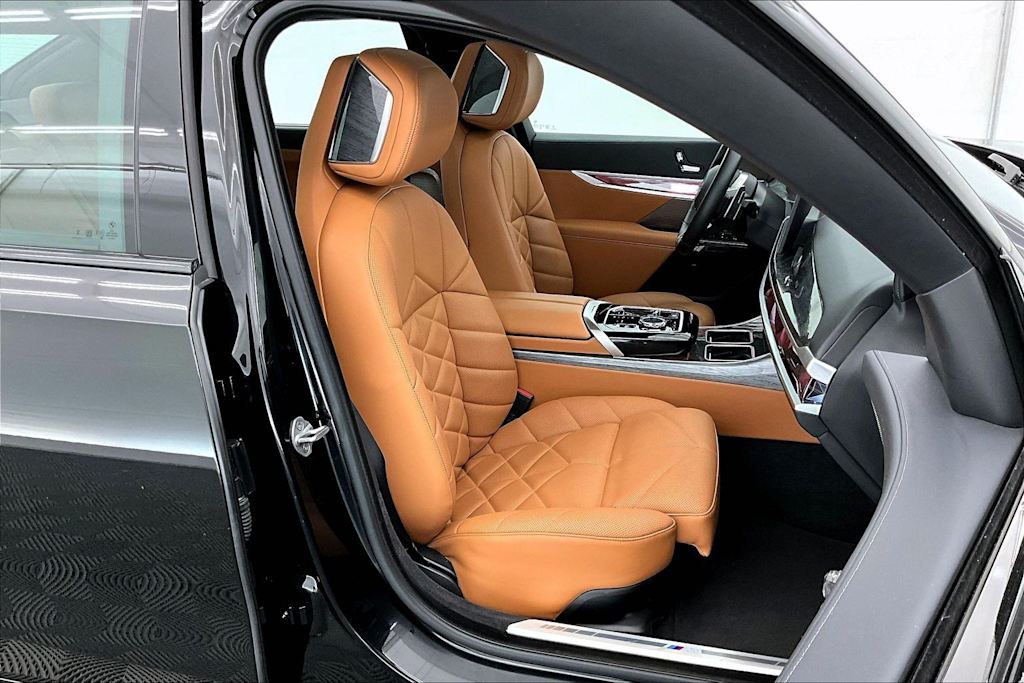 Thumbnail: 2024 BMW 7 Series - 11