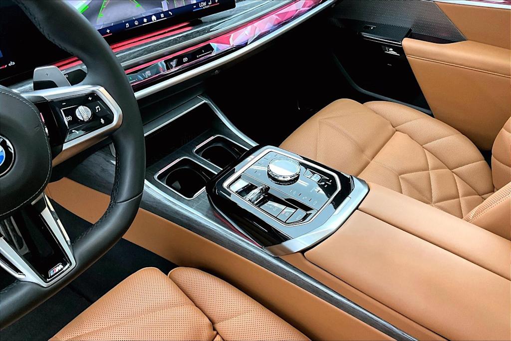 Thumbnail: 2024 BMW 7 Series - 16