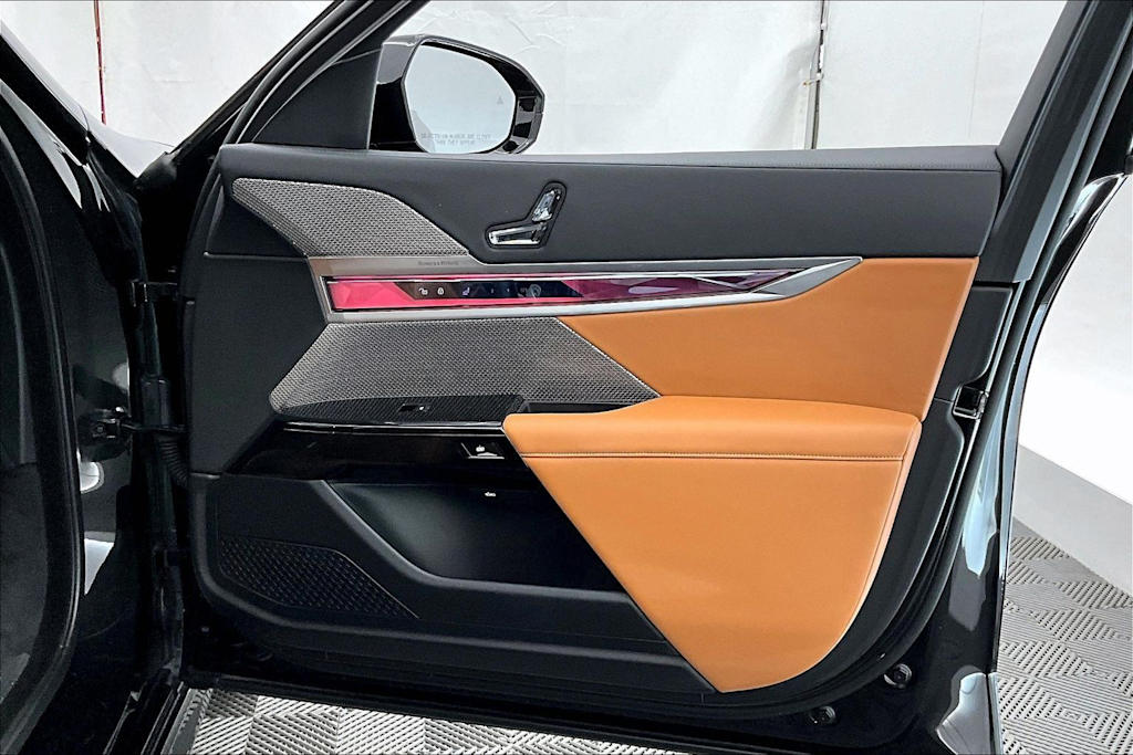 Thumbnail: 2024 BMW 7 Series - 28