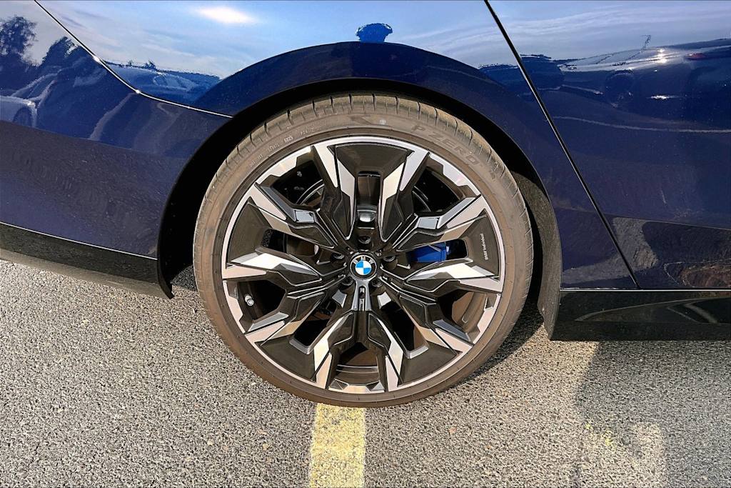 Thumbnail: 2026 BMW 5 Series - 21