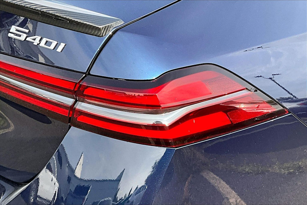 Thumbnail: 2026 BMW 5 Series - 13