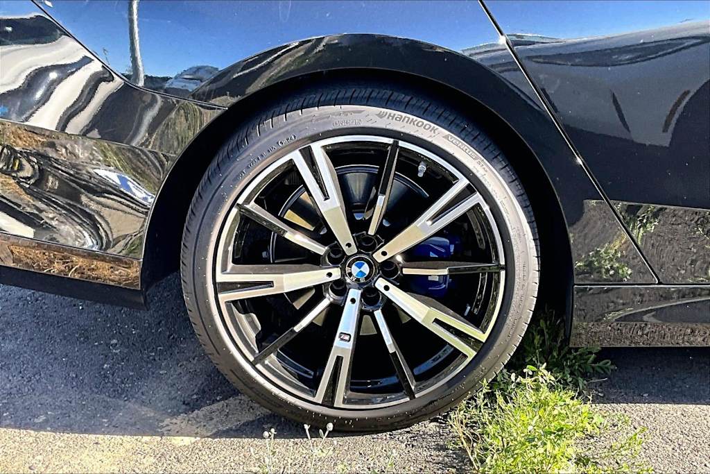 Thumbnail: 2025 BMW 5 Series - 21