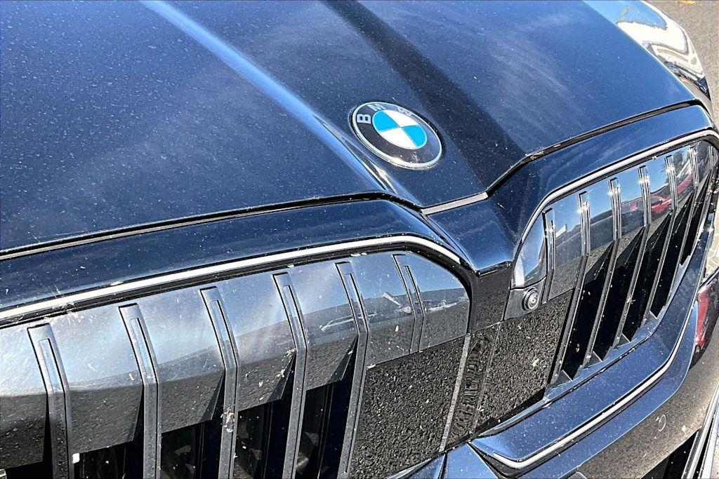 Thumbnail: 2025 BMW 5 Series - 18
