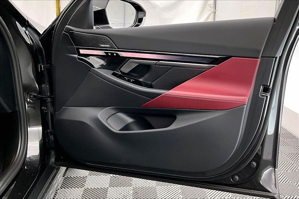 Thumbnail: 2026 BMW 5 Series - 24