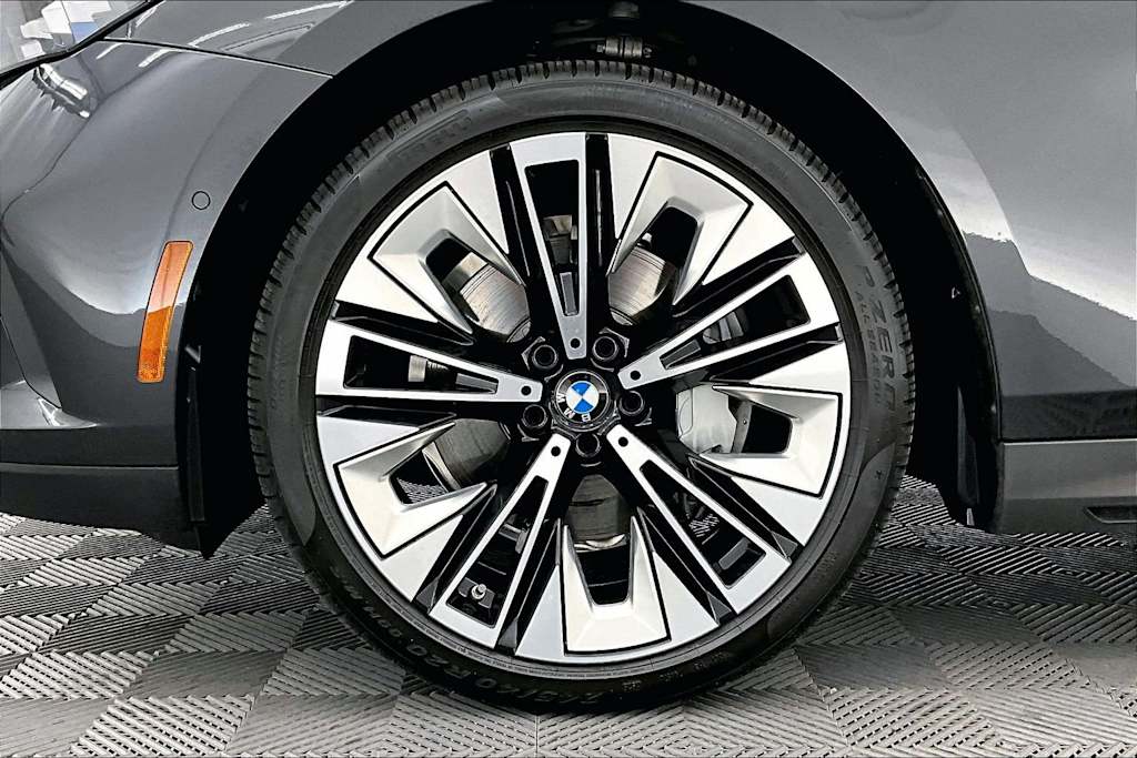 Thumbnail: 2026 BMW 5 Series - 6