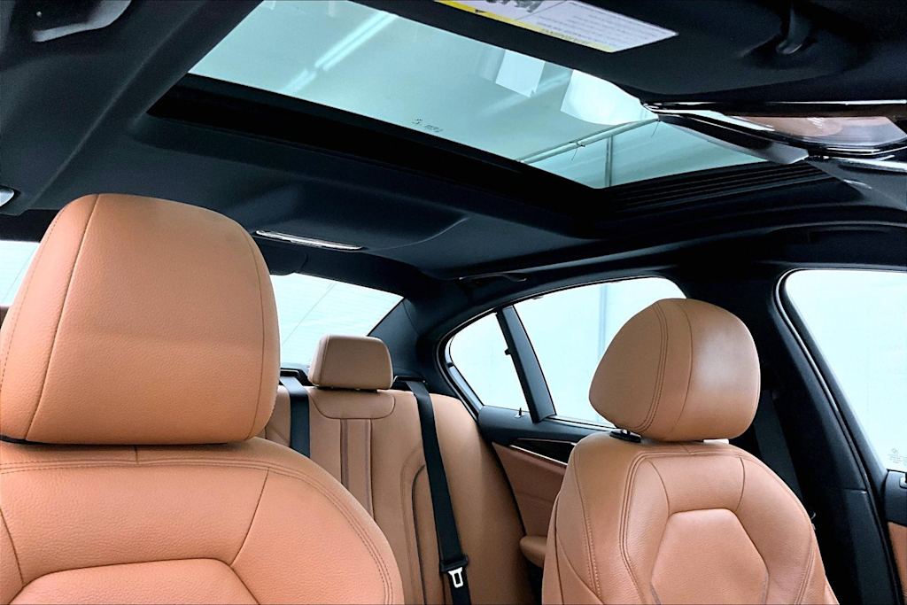 Thumbnail: 2023 BMW 5 Series - 30