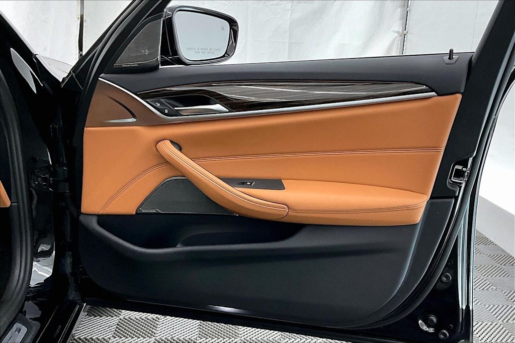 Thumbnail: 2023 BMW 5 Series - 28
