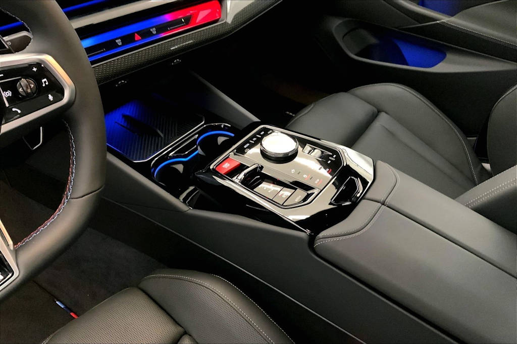 Thumbnail: 2025 BMW M5 - 17