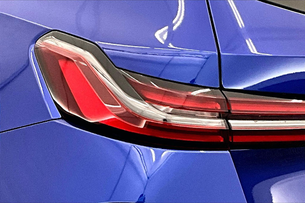 Thumbnail: 2025 BMW M5 - 32